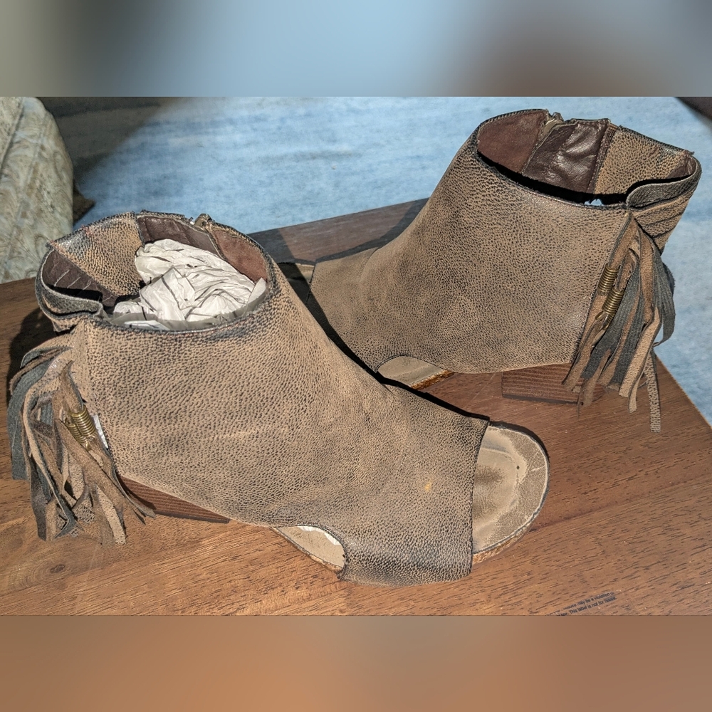 Pierre Dumas Size 8 Suede open-toe with Fringe & Zipper Closure